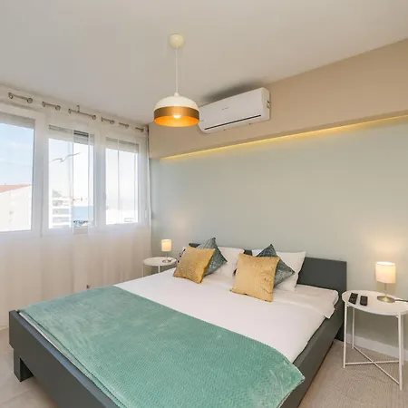 With Freeparking Guest house
